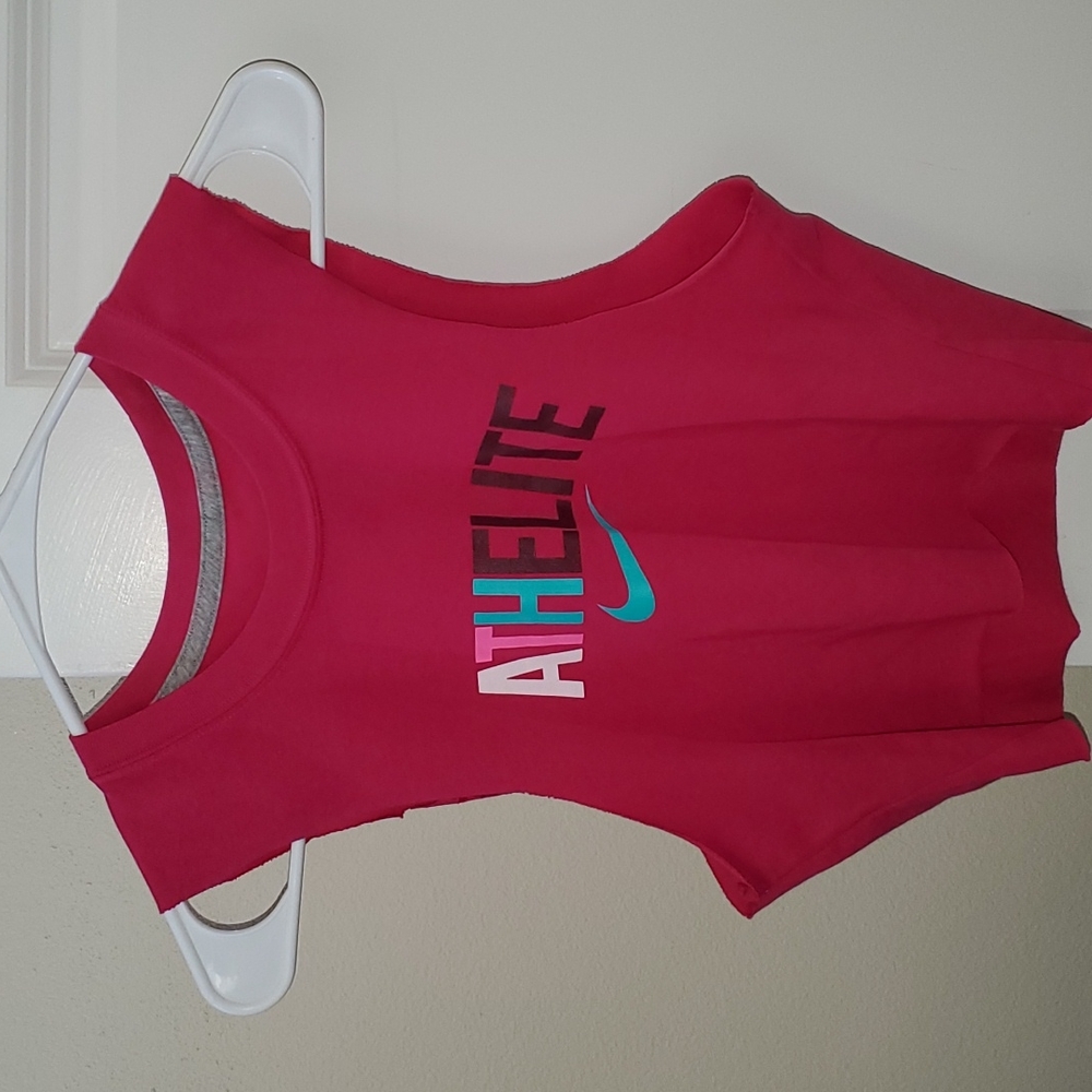 Cropped Nike tee